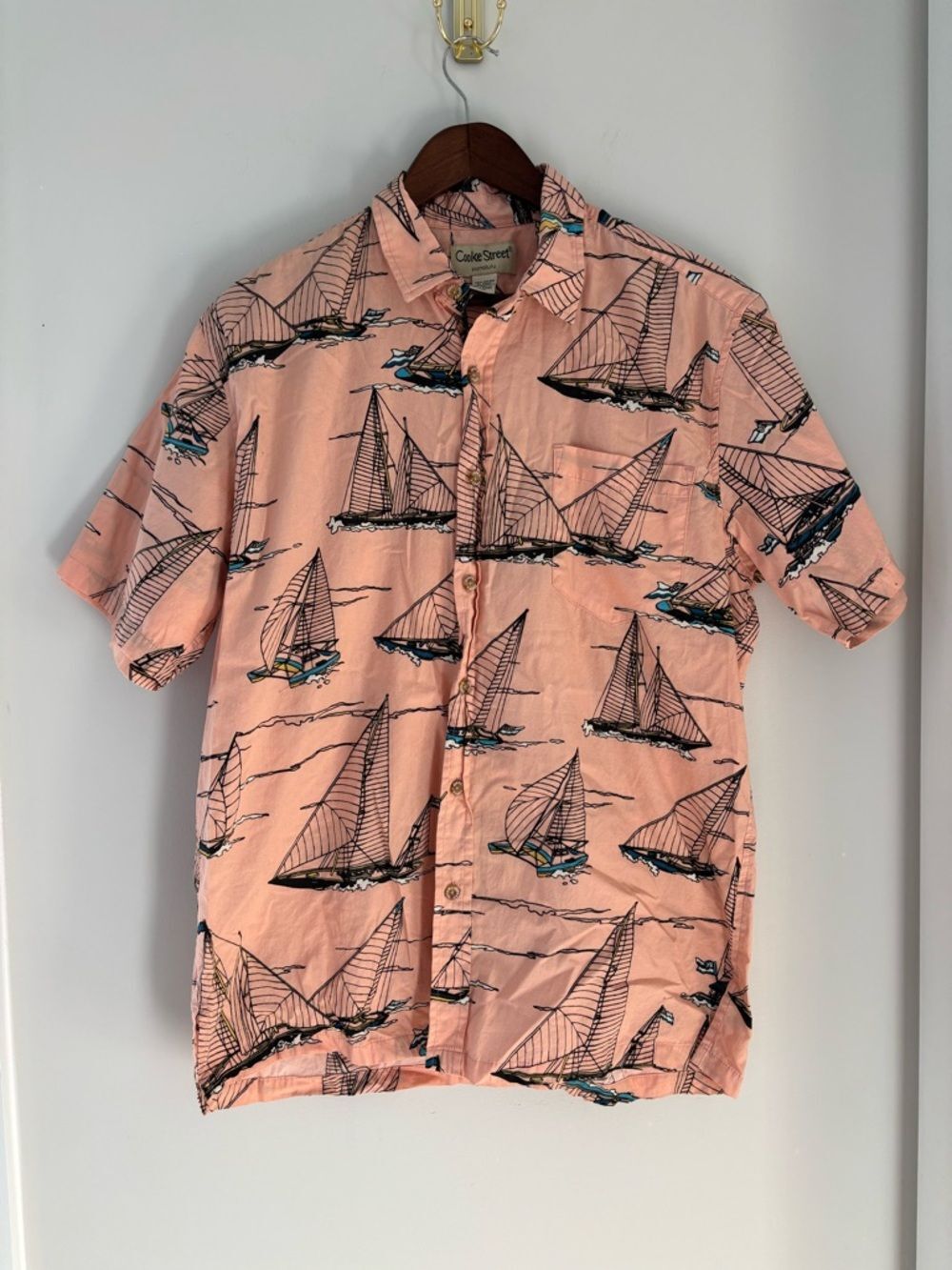 Cooke Street Honolulu Hawaiian Button Up Shirt Sailboat Print Coastal Beach Med